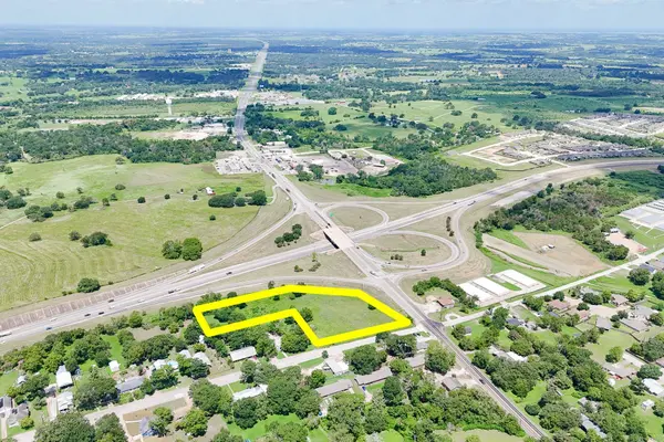 102 S Dixie ST, Brenham, TX 77833