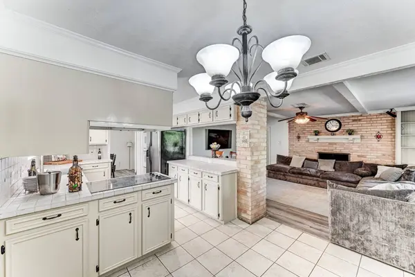 1130 Old Mill LN, Houston, TX 77073