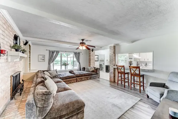 1130 Old Mill LN, Houston, TX 77073