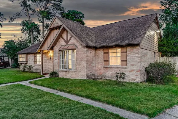 1130 Old Mill LN, Houston, TX 77073
