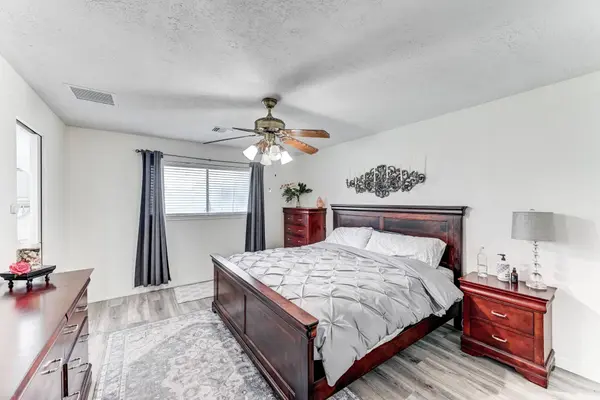 1130 Old Mill LN, Houston, TX 77073