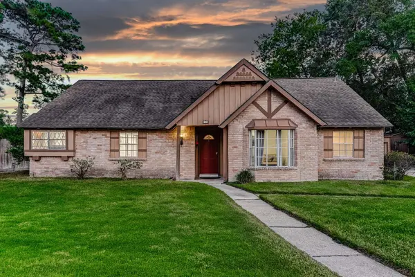 1130 Old Mill LN, Houston, TX 77073