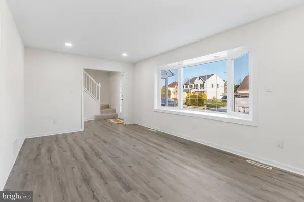 210 W SILVER FOX RD, Newark, DE 19702