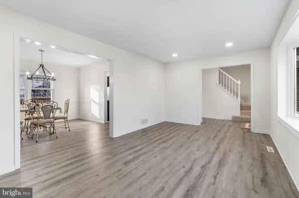 210 W SILVER FOX RD, Newark, DE 19702