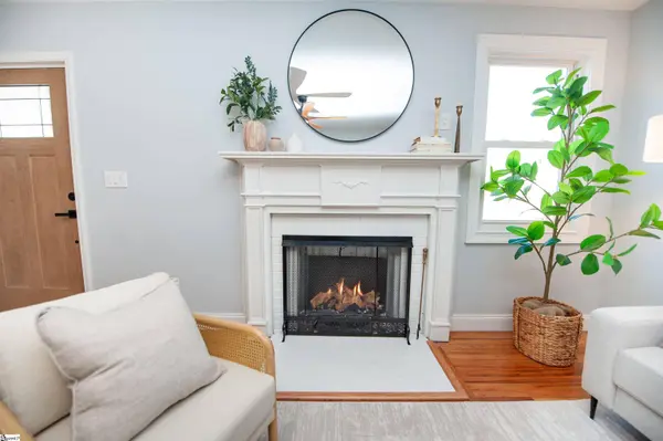 147 Pleasant Ridge Avenue, Greenville, SC 29605-2113