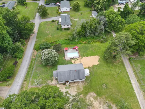 548 Honeysuckle Road, Spartanburg, SC 29303