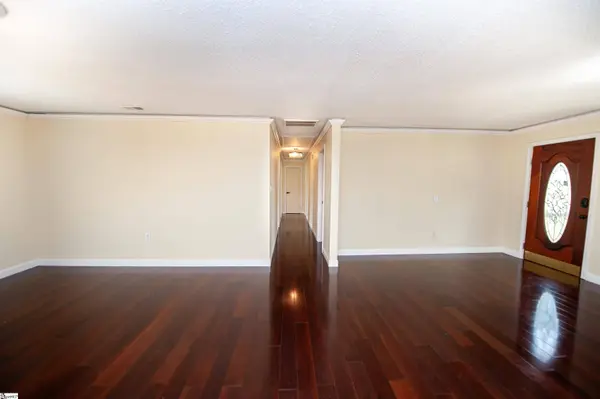 548 Honeysuckle Road, Spartanburg, SC 29303