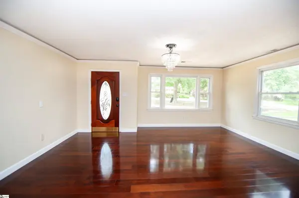 548 Honeysuckle Road, Spartanburg, SC 29303
