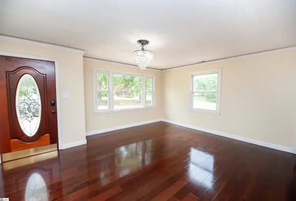 548 Honeysuckle Road, Spartanburg, SC 29303