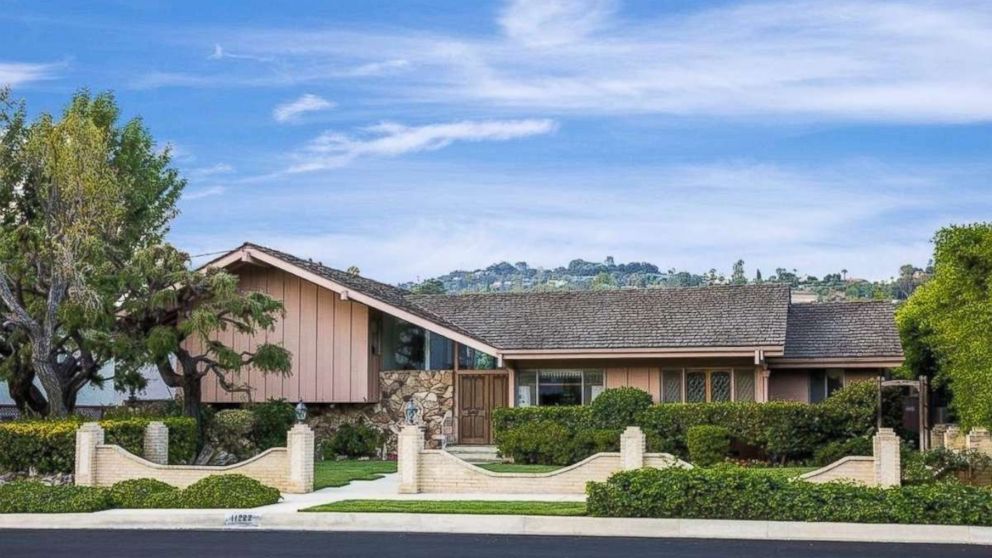 brady-bunch-house-sale-2-ht-thg-180719_hpMain_16x9_992