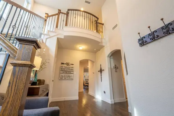 Open Entrance at 408 Highwood Trail Lewisville