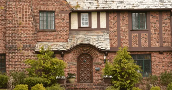 Clayton MO Real Estate Guide: 2026 Home Values & Market Trends