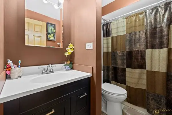 5323 N Delphia Avenue #323W, Chicago, IL 60656