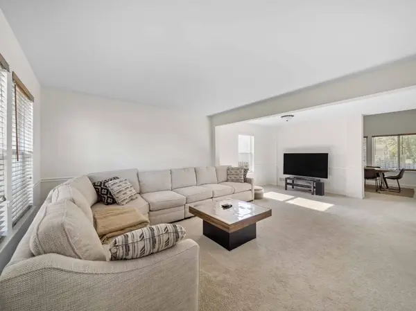 2521 WATERFORD Lane, Lake In The Hills, IL 60156