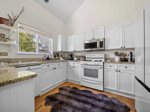 2521 WATERFORD Lane, Lake In The Hills, IL 60156