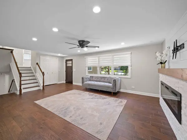 600 S SPRINGINSGUTH RD, Schaumburg, IL 60193