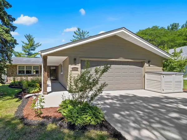 600 S SPRINGINSGUTH RD, Schaumburg, IL 60193