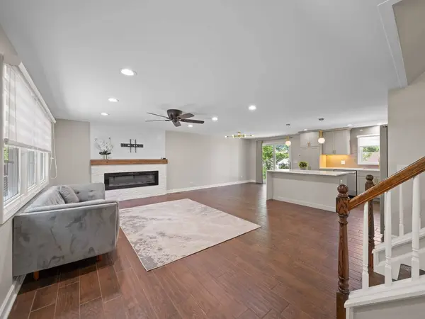 600 S SPRINGINSGUTH RD, Schaumburg, IL 60193