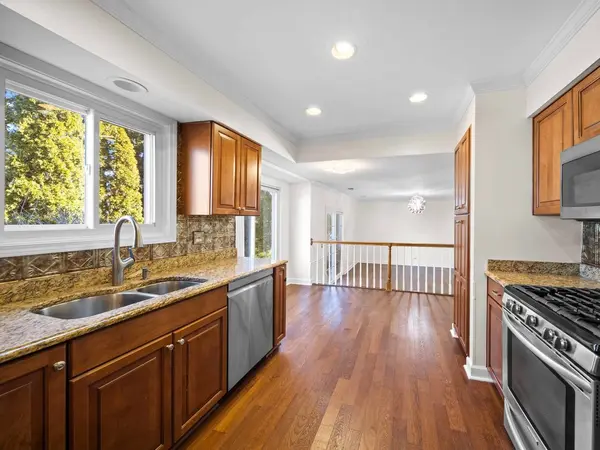 97 E HARBOR DR, Lake Zurich, IL 60047