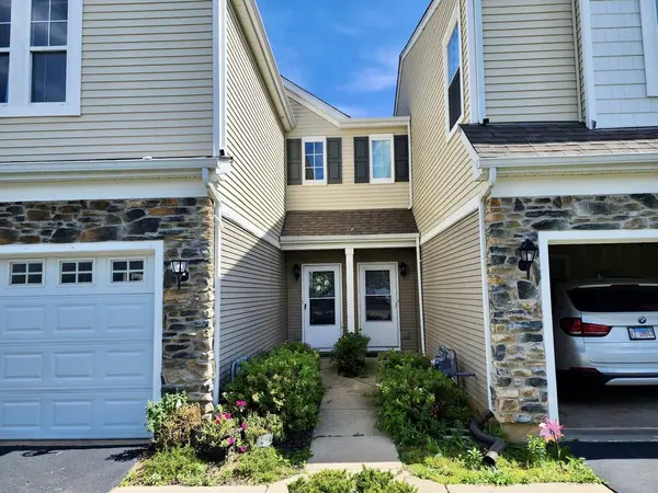 1904 Cobblestone DR #1904, Carpentersville, IL 60110