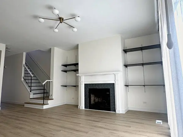 295 Hunterdon CT, Schaumburg, IL 60194