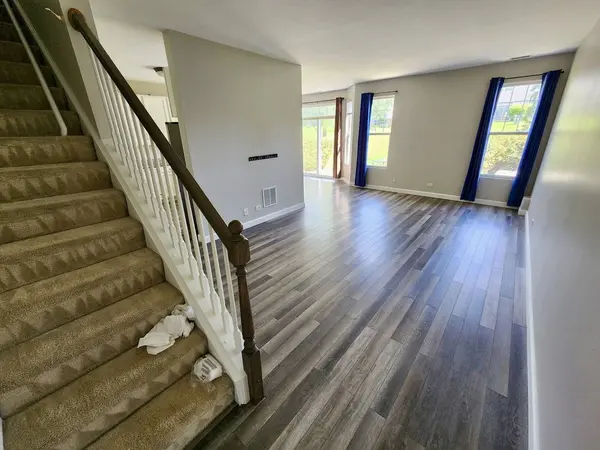 1904 Cobblestone DR #1904, Carpentersville, IL 60110