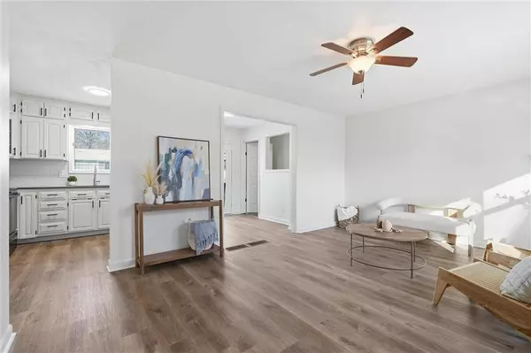 605 NE 3RD ST, Blue Springs, MO 64014