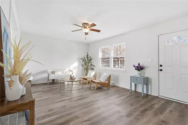 605 NE 3RD ST, Blue Springs, MO 64014