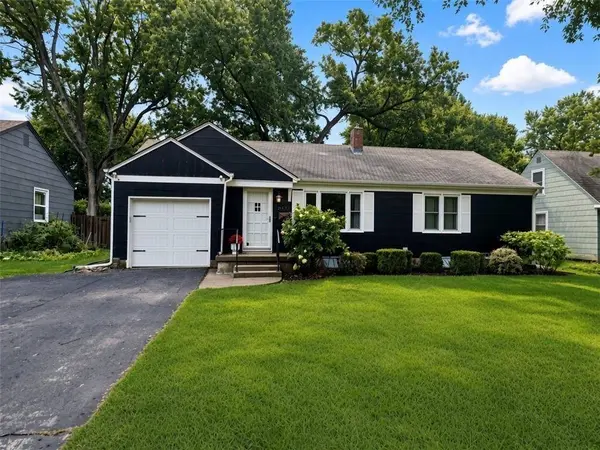 8425 Ward Parkway PLZ, Kansas City, MO 64114