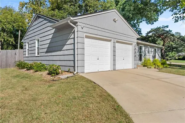 9406 Gillette ST, Lenexa, KS 66215