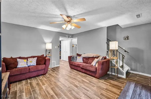 2095 Beechtree DR, Uniontown, OH 44685