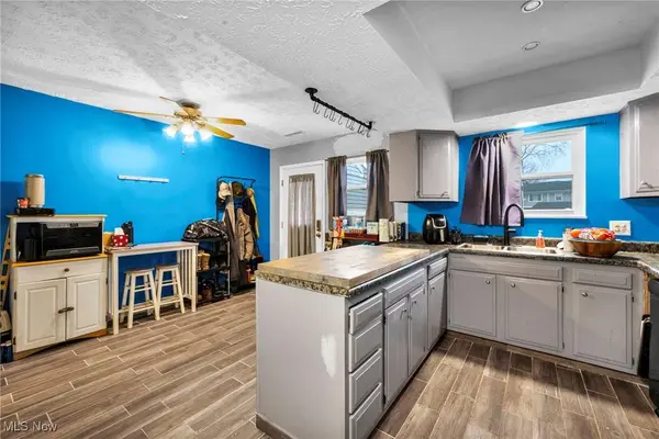 2095 Beechtree DR, Uniontown, OH 44685