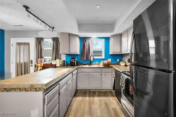 2095 Beechtree DR, Uniontown, OH 44685