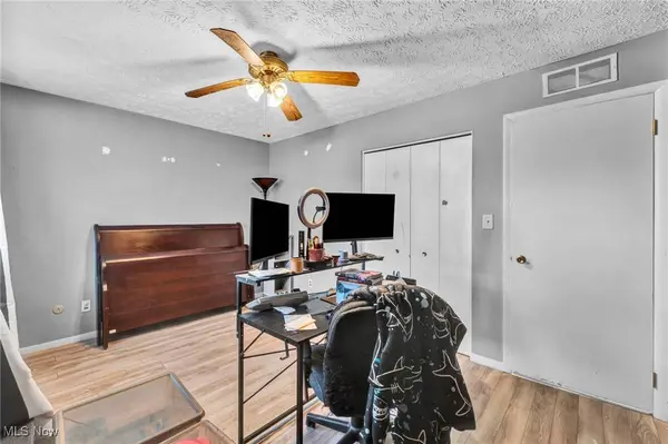 2095 Beechtree DR, Uniontown, OH 44685