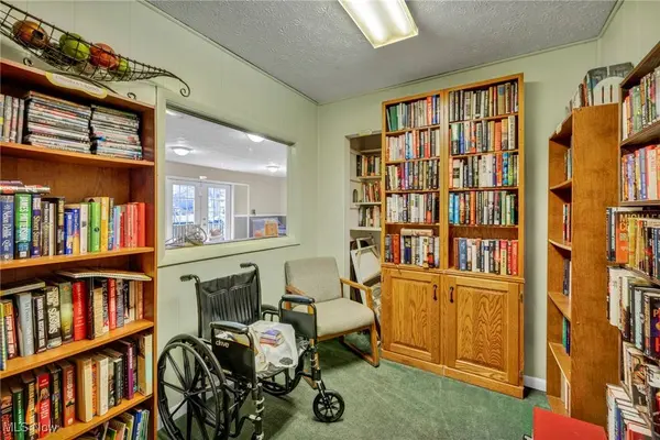 2095 Beechtree DR, Uniontown, OH 44685