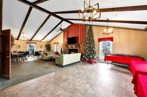 2095 Beechtree DR, Uniontown, OH 44685