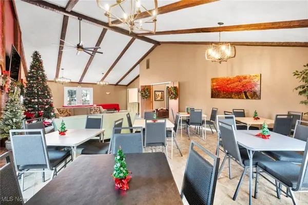 2095 Beechtree DR, Uniontown, OH 44685