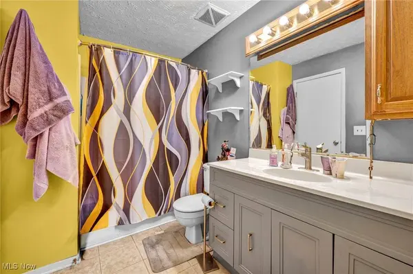 2095 Beechtree DR, Uniontown, OH 44685