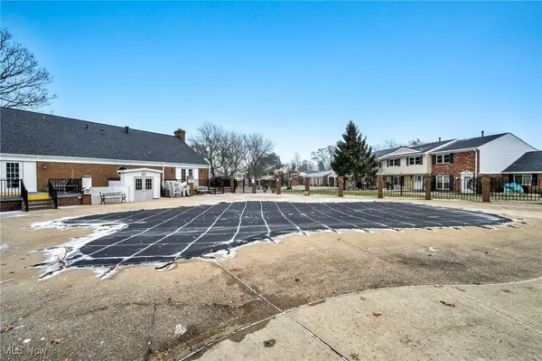 2095 Beechtree DR, Uniontown, OH 44685