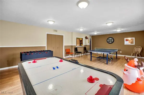 2095 Beechtree DR, Uniontown, OH 44685