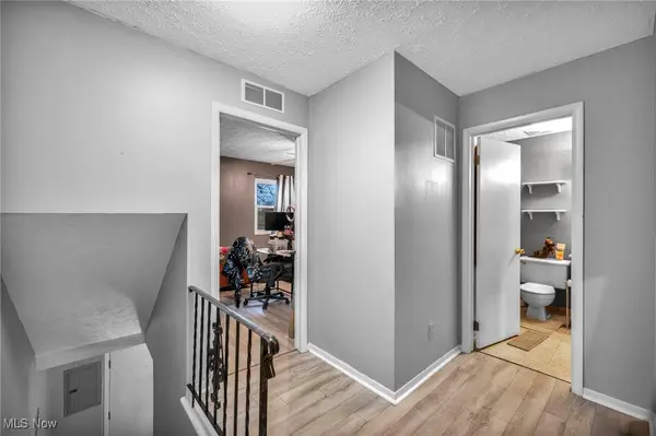 2095 Beechtree DR, Uniontown, OH 44685