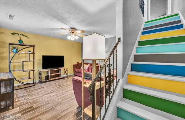 2095 Beechtree DR, Uniontown, OH 44685