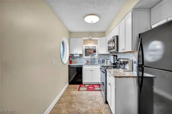 2095 Beechtree DR, Uniontown, OH 44685