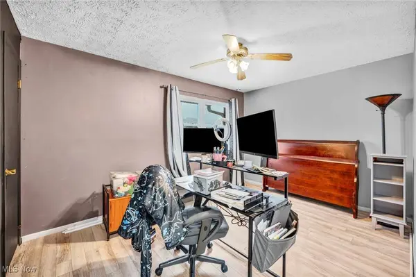 2095 Beechtree DR, Uniontown, OH 44685