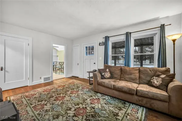 8539 Broadview RD, Broadview Heights, OH 44147