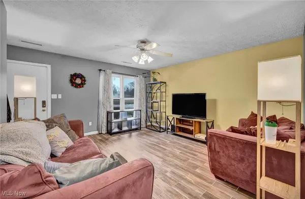 2095 Beechtree DR, Uniontown, OH 44685