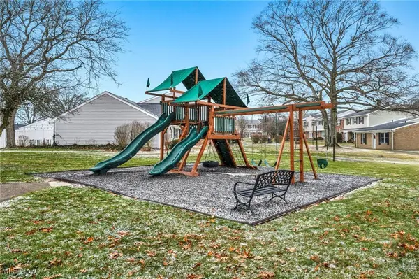 2095 Beechtree DR, Uniontown, OH 44685