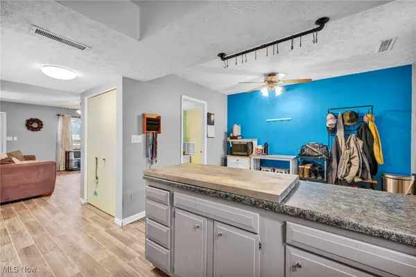 2095 Beechtree DR, Uniontown, OH 44685