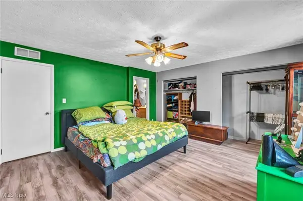 2095 Beechtree DR, Uniontown, OH 44685