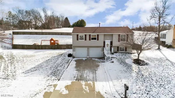 1690 Cloverview DR, Uniontown, OH 44685